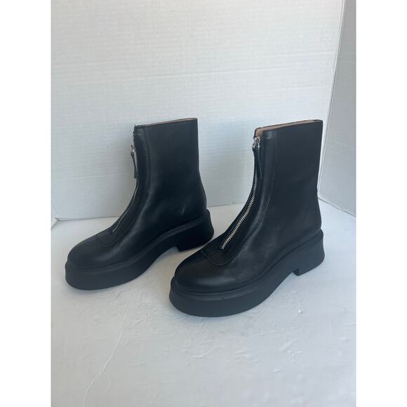 NWT Steve Madden Jones Black Leather Zip-Front Platform Ankle Lug Sole Boot 9M - Picture 2 of 10